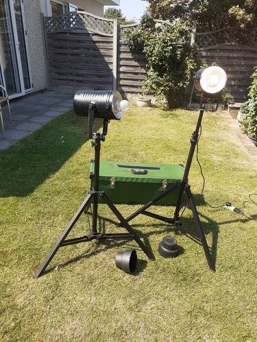 Pair bowens studio lights - bowens,